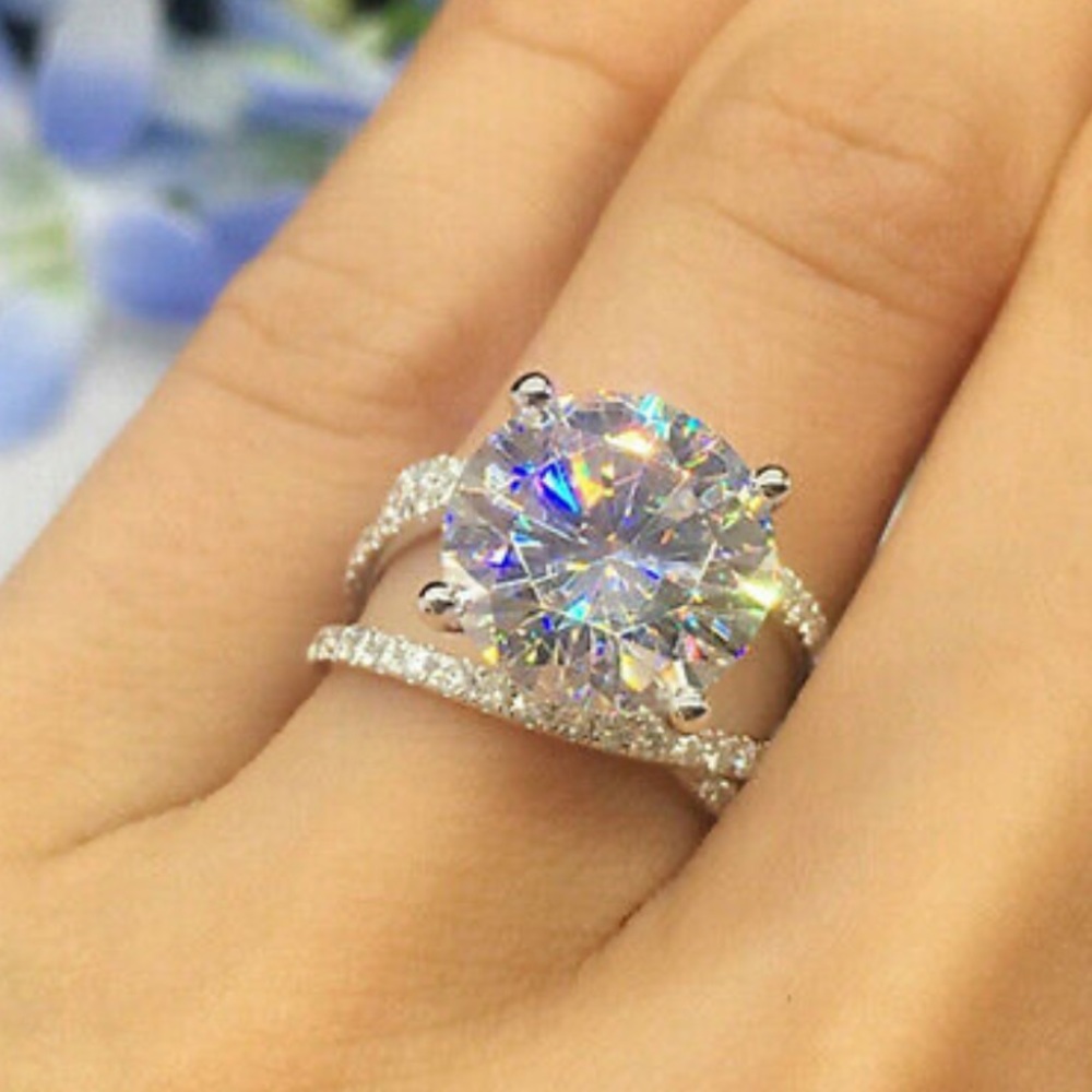 NWT 925 STERLING SILVER LUXURY DIAMOND Ring